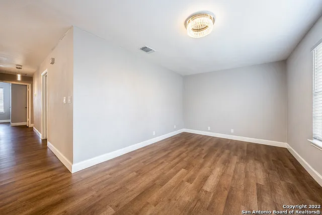 810 E Euclid Ave — Photo 6