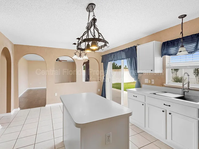 4657 Willamette Cir — Photo 8