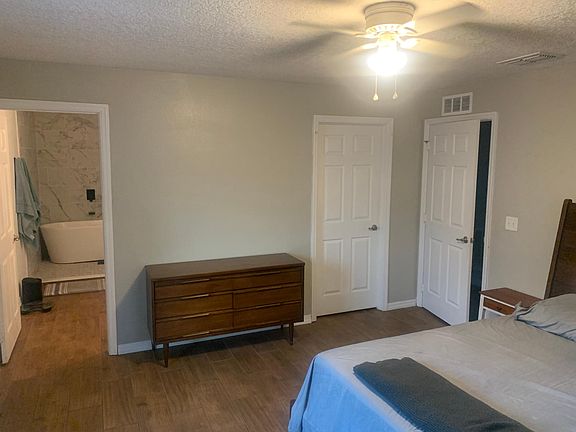 3rd image of 925 Oak Dr