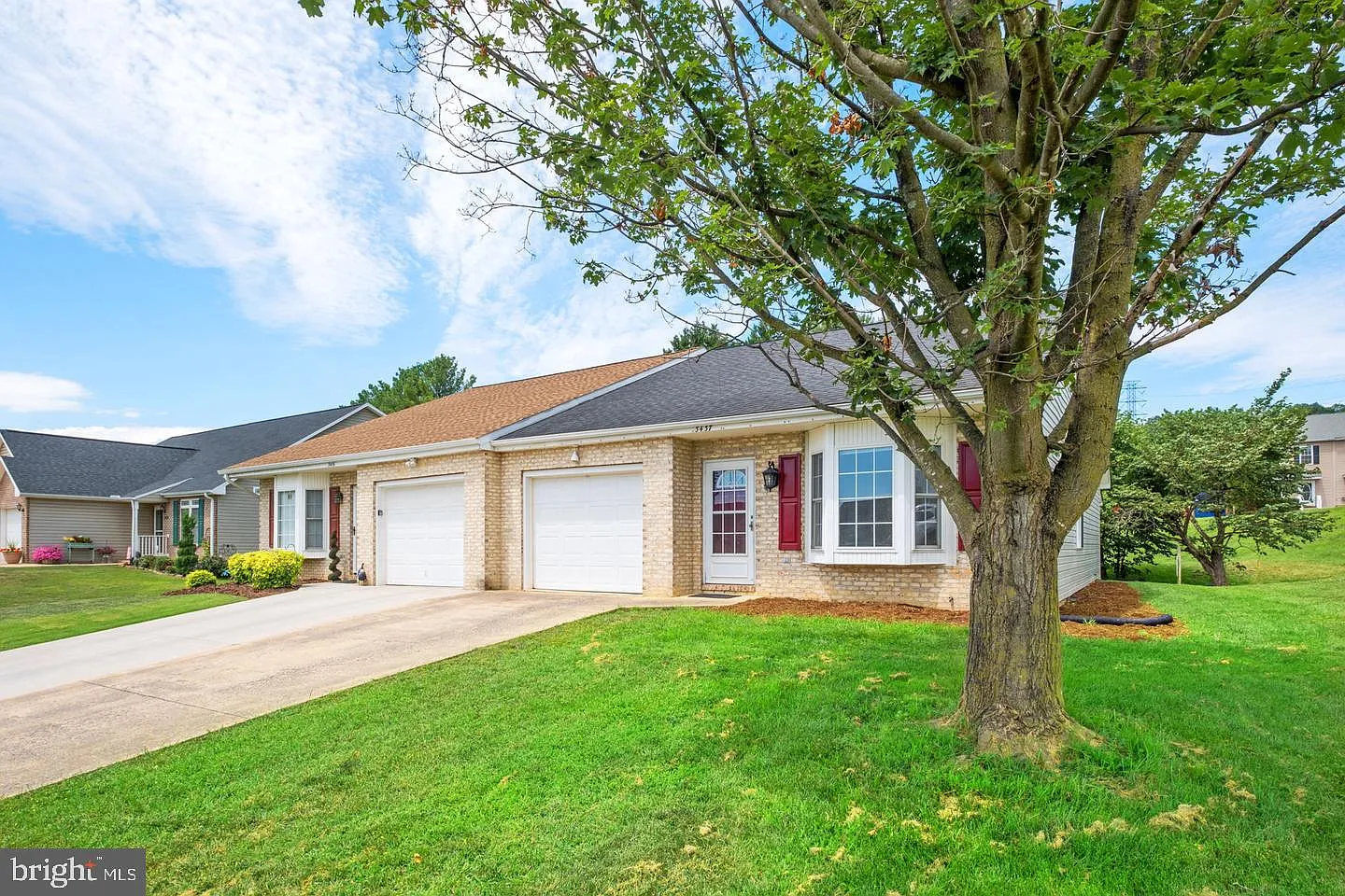 3 bed, 3.0 bath, 1577 sqft, $1,900 — Photo 2
