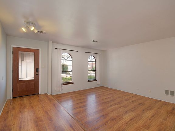 4th image of 7409 Luella Anne Dr NE