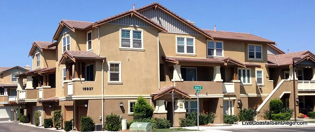 3 bed, 3.5 bath, 1460 sqft, $4,200 — Photo 2
