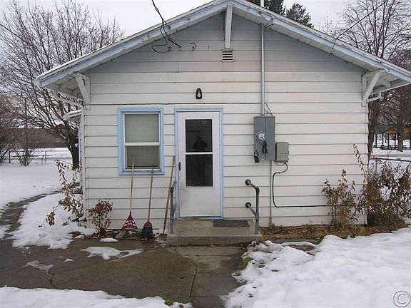 3rd image of 827 N 6th St W