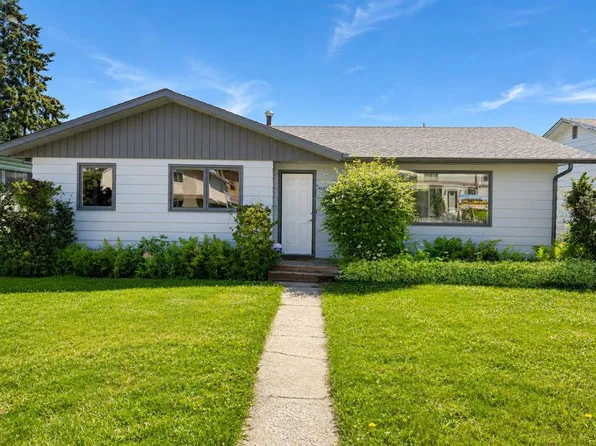 5035 W 48th St, Rocky Mountain House, AB T4T 1M4