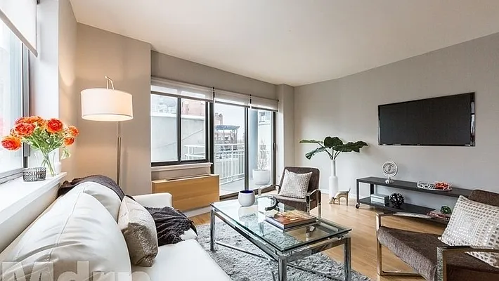 Rented by Park Property Advisors | media 20