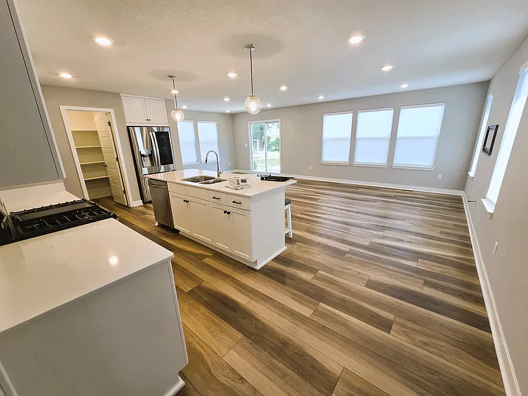 18025 Hauser St — Photo 3