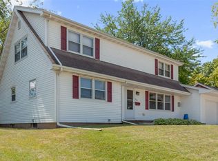 3725 2nd Ave SW, Cedar Rapids, IA 52404