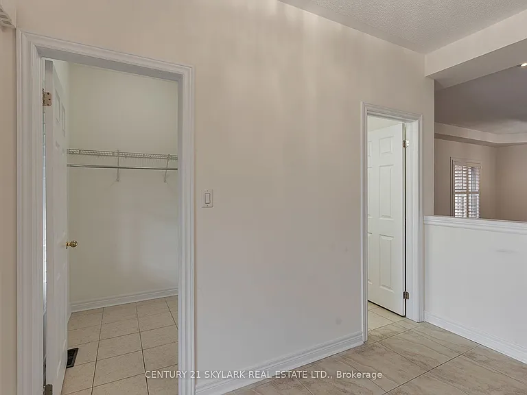 94 Bayhampton Dr #UPSTAIRS — Photo 6
