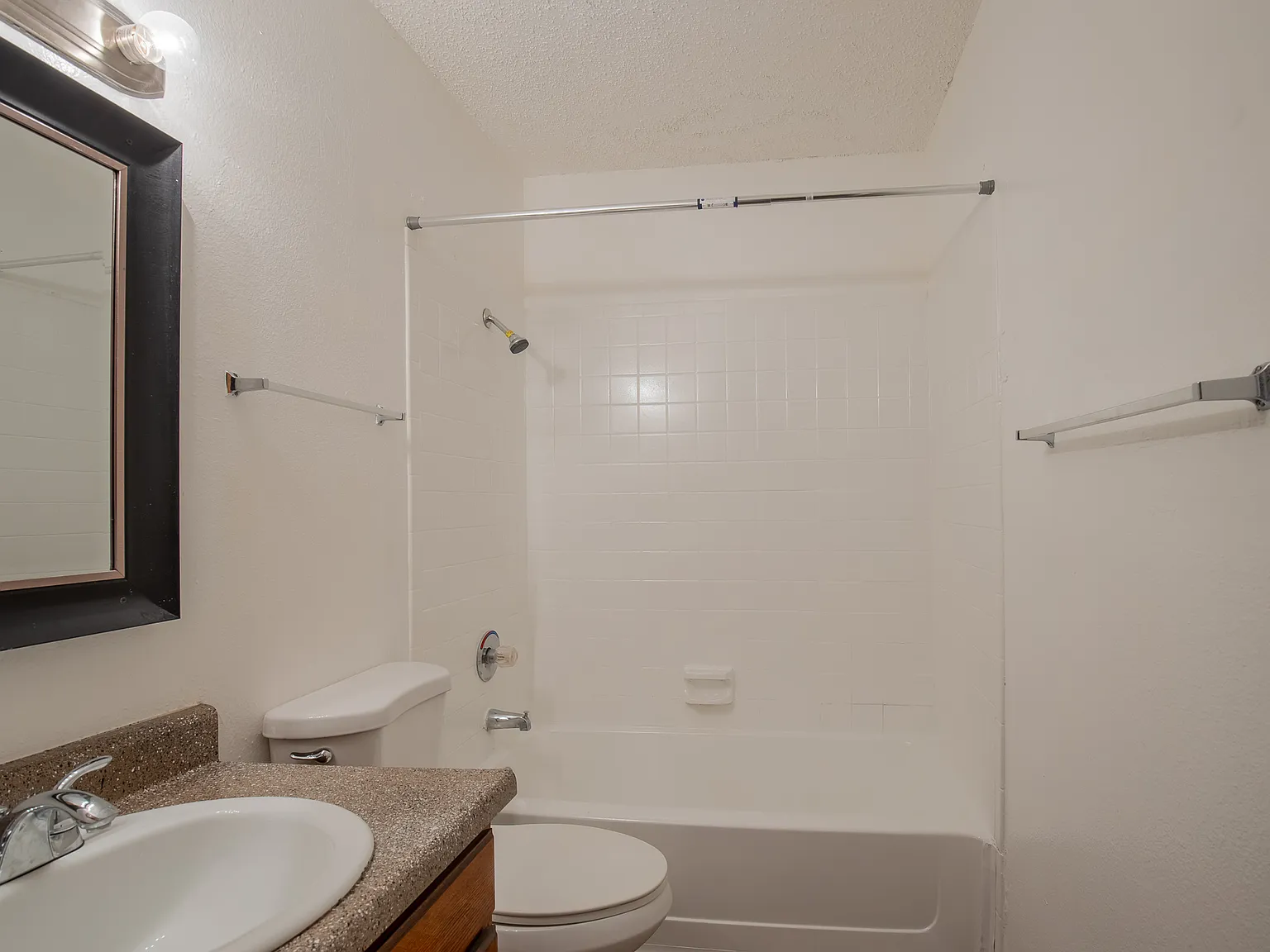 2 bed, 1.5 bath, 1460 sqft, $1,300 — Photo 3