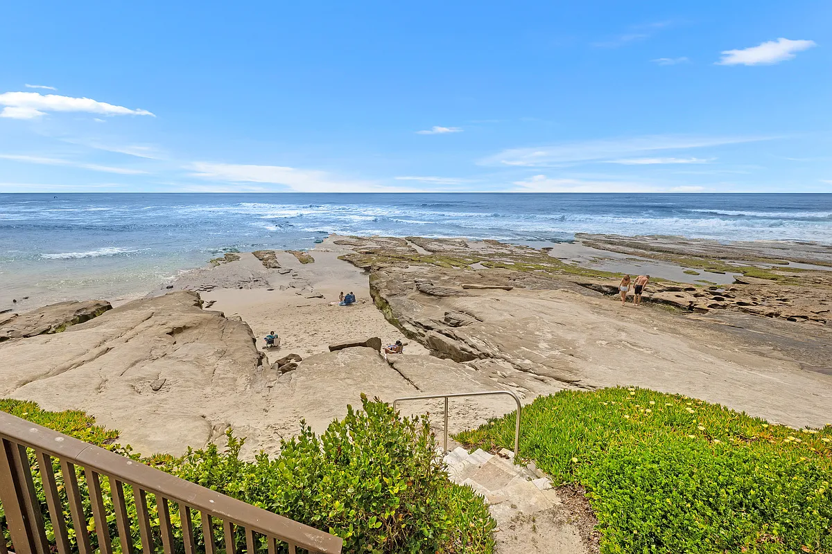 220 Coast Boulevard - D — Photo 2