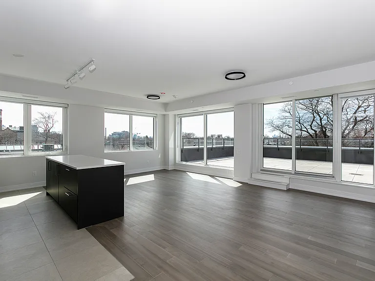 664 Spadina Ave — Photo 18