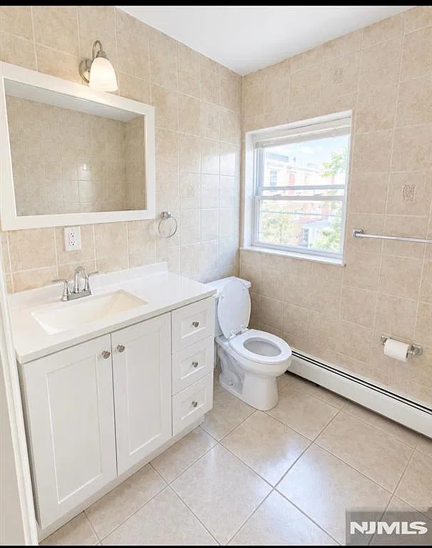 2 bed, $2,400 — Photo 3
