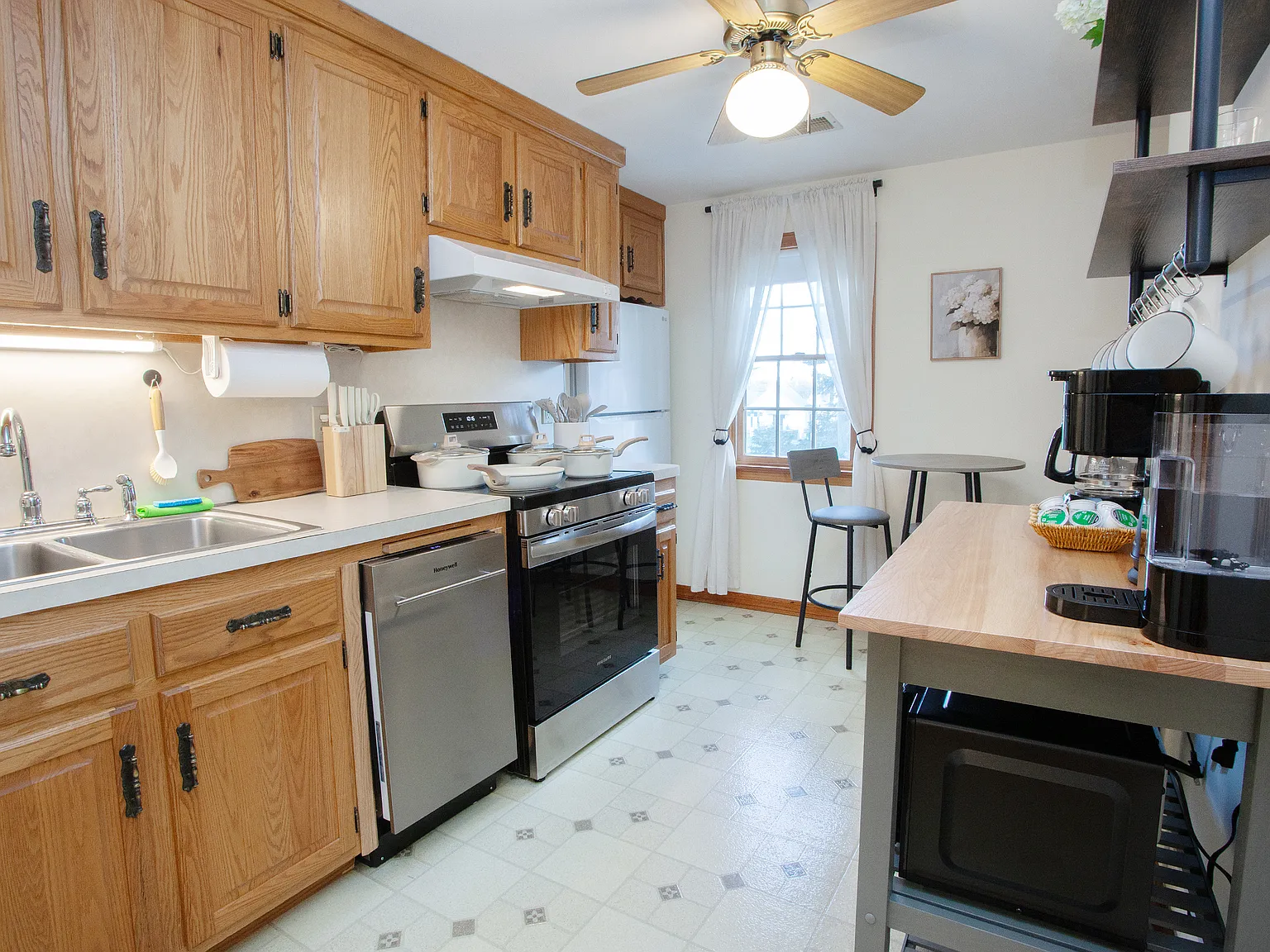 2 bed, 1000 sqft, $4,000 — Photo 3