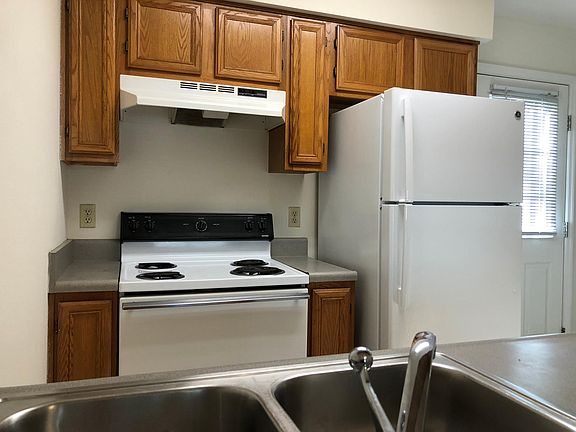 3rd image of 827 Richmond St APT H