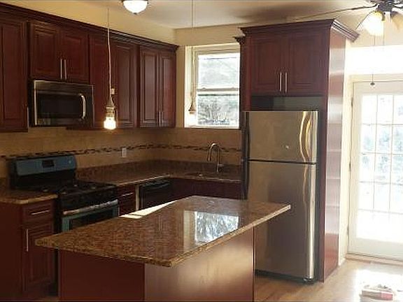 2nd image of 2616 Avenue