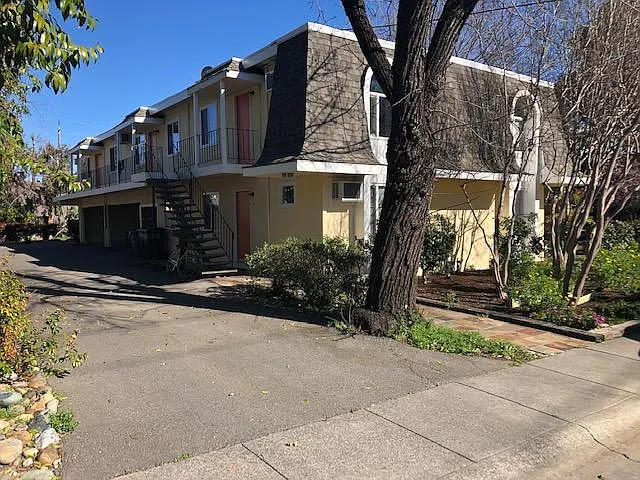 2 bed, 800 sqft, $2,000 — Photo 4