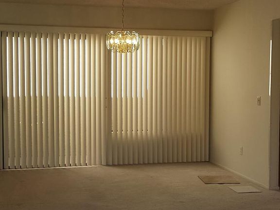 Dining Room - vaulted ceilings & atrium