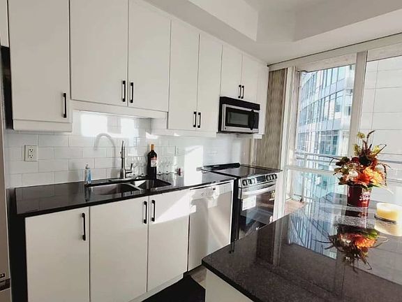 4th image of 220 Victoria St #1305