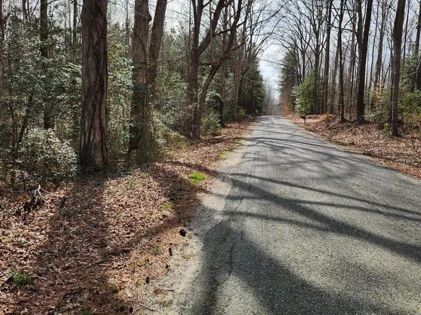 1 Pilkington Rd, Hustle, VA 22476
