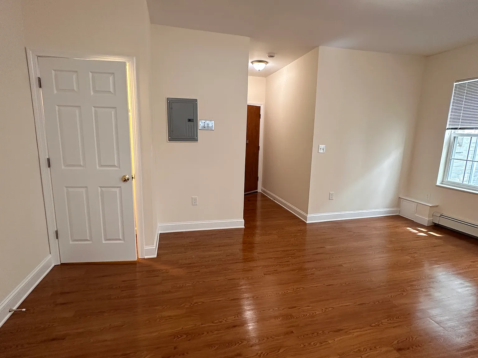 1 bed, 9999 sqft, $2,500 — Photo 4