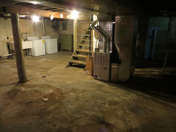 3rd image of 145 N Hickory Ave