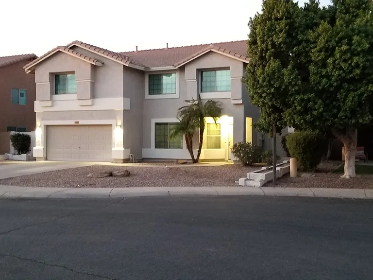 298 E Jasper Ct — Photo 3