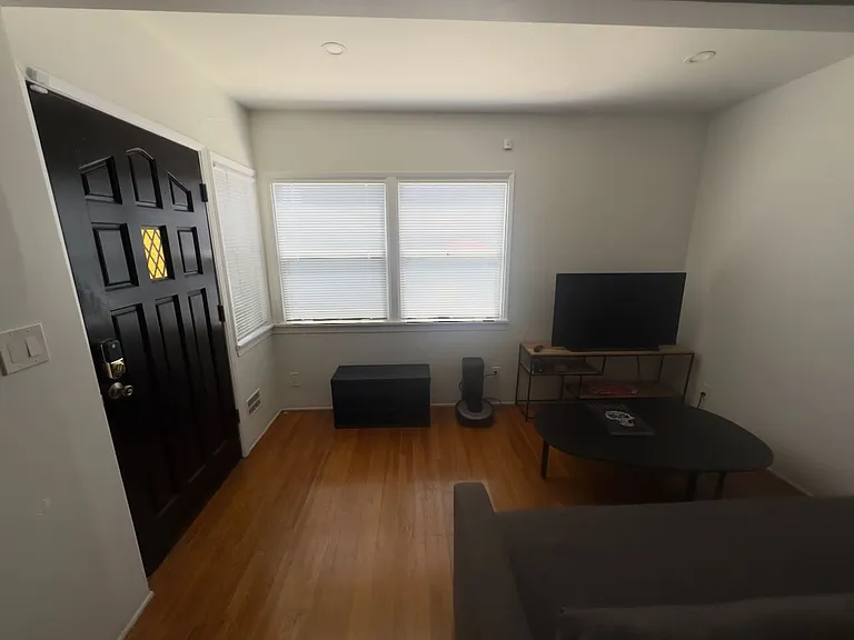 1044 Ocean Park Blvd #C — Photo 4