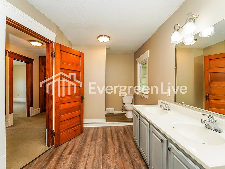 1373 Sprague St — Photo 10