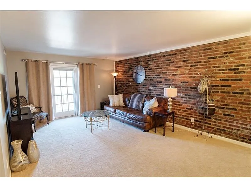 1060 Chatham Park Dr APT C photo 1