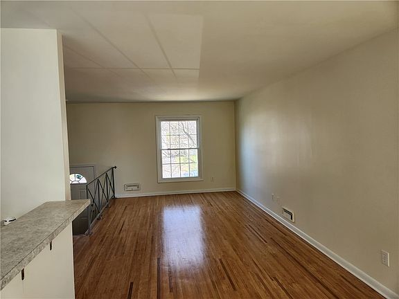 4th image of 206 Mason Ave