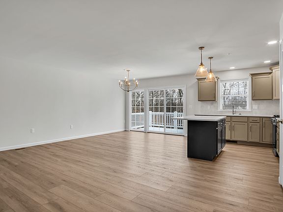 4th image of 115 Beech Tree Ct