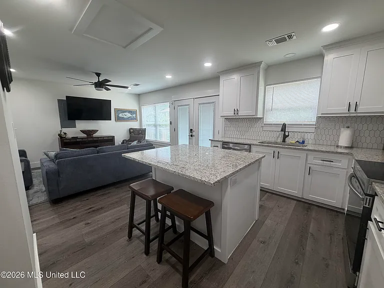 4060 Cardinal St — Photo 9