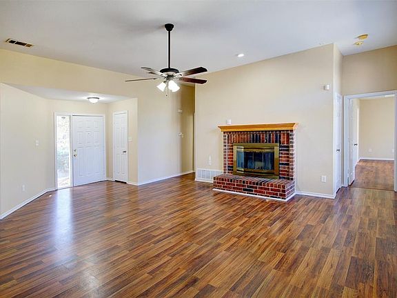 3rd image of 2518 McKensie Ln