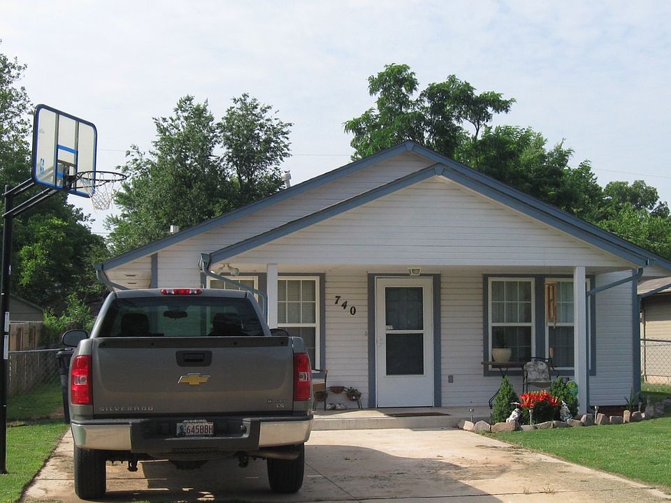 1st image of 740 SE 39th St