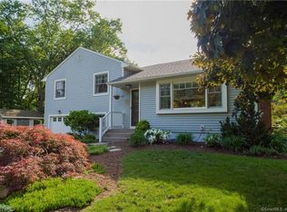 29 Deerfield Ln, Simsbury, CT 06070