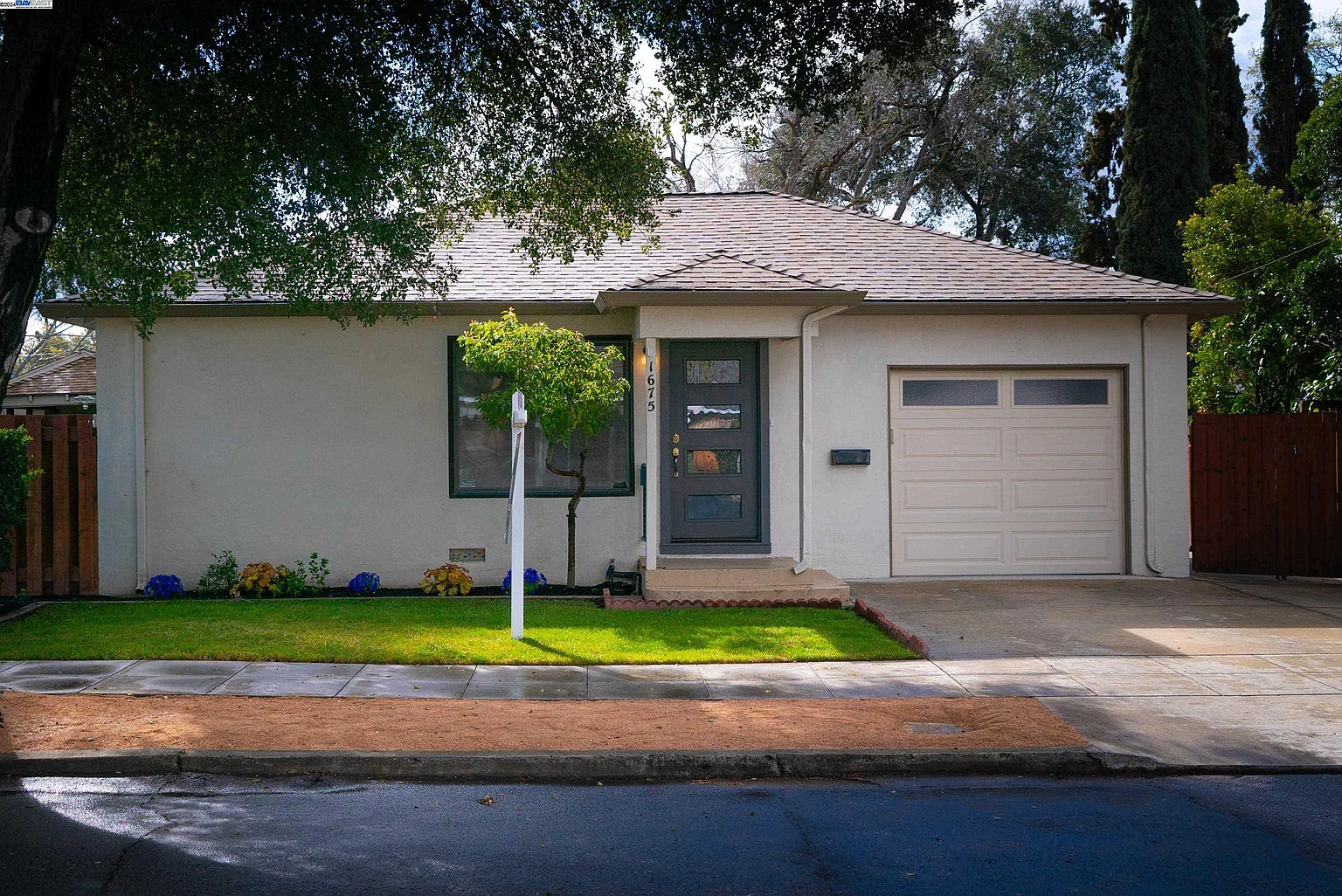 1675 Park St photo 1