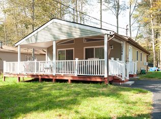 8959 Deerfield Rd, Tobyhanna, PA 18466