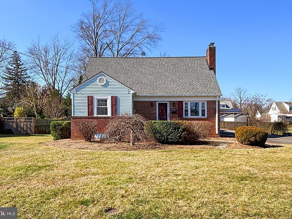 1st image of 10817 Woodhaven Dr