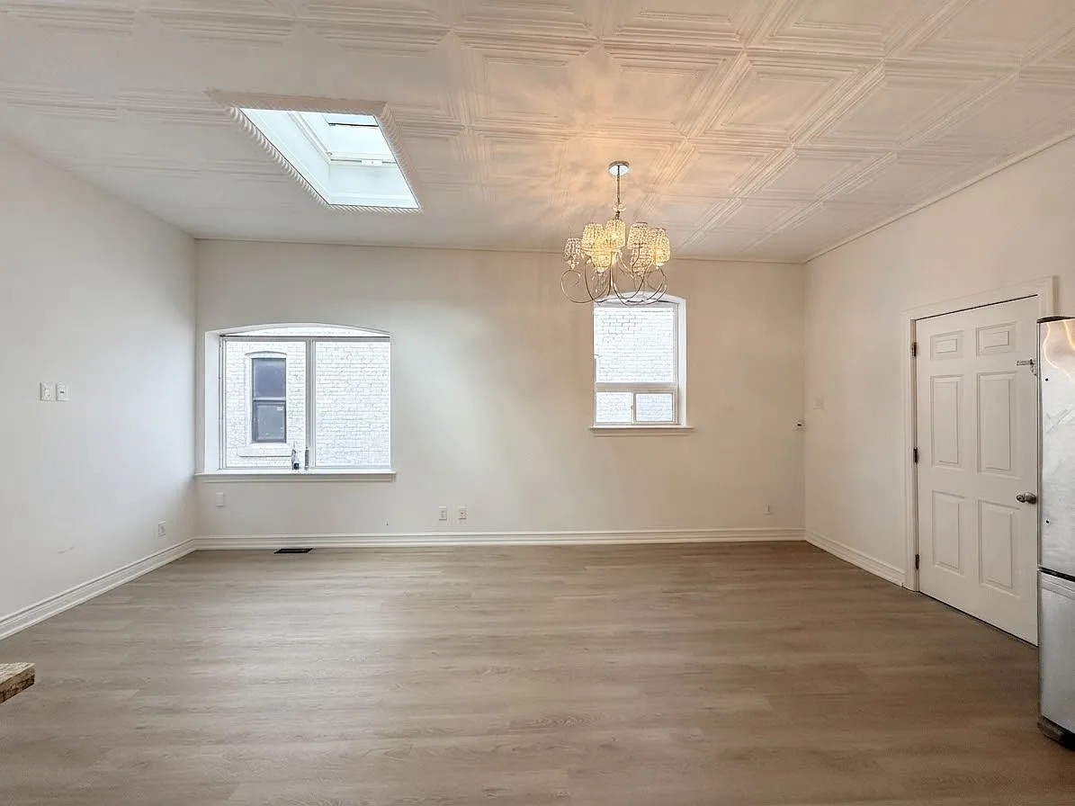 385 Jane St - Upper Front — Photo 2