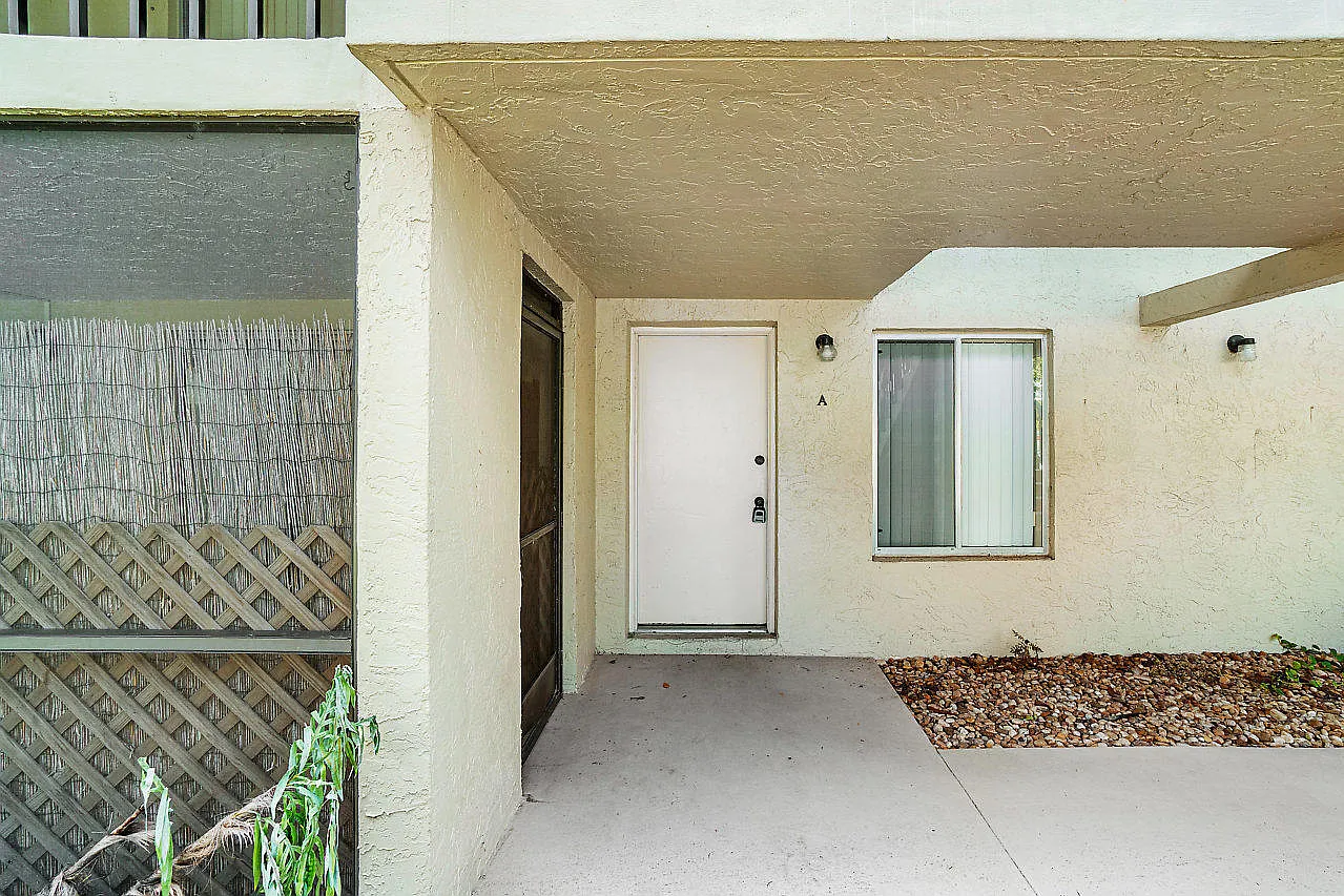 2 bed, 2.0 bath, 1025 sqft, $2,200 — Photo 2
