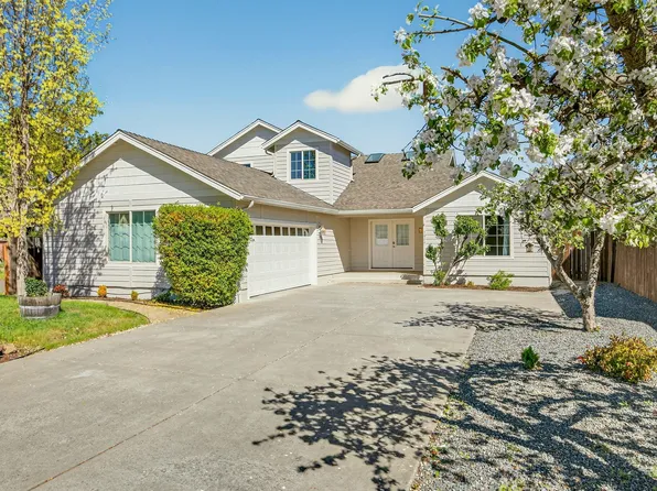 1044 Havenwood Dr, Eagle Pt, OR 97524