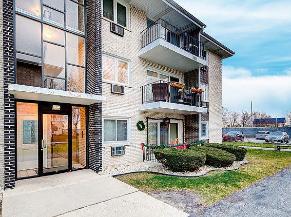 5th image of 6530 W 94th Pl APT 2C