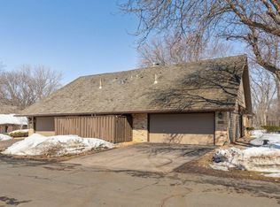 17860 Tioga Trl, Wayzata, MN 55391