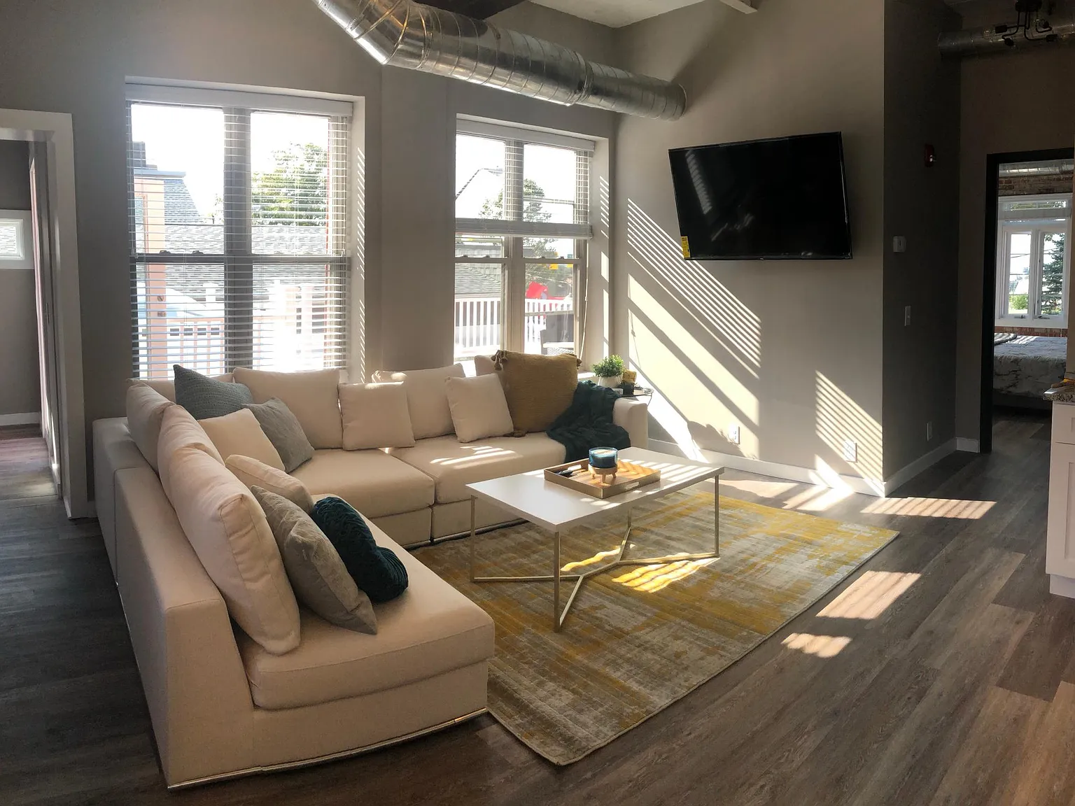 2 bed, 1000 sqft, $3,200 — Photo 1
