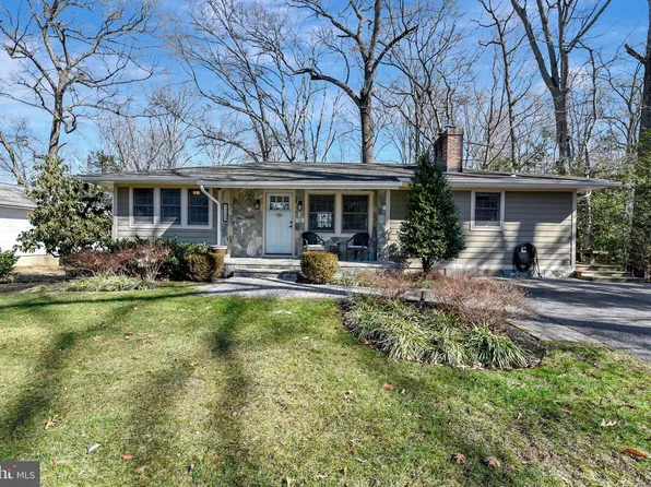 1130 Chinaberry Ln, Crownsville, MD 21032