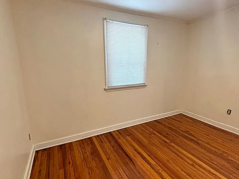 110 Victory Dr — Photo 13