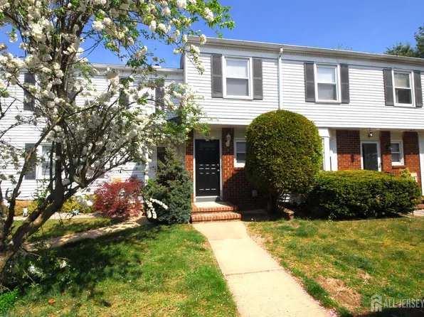 21 Rosewood Ct, Sayreville, NJ 08872