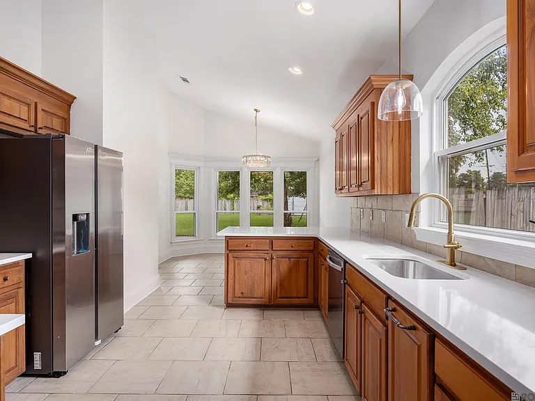 10417 Oakline Dr — Photo 4