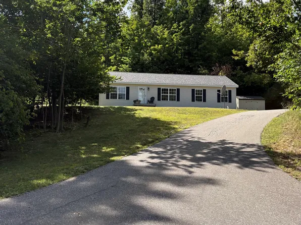 5128 Burt Lake Views Dr, Alanson, MI 49706
