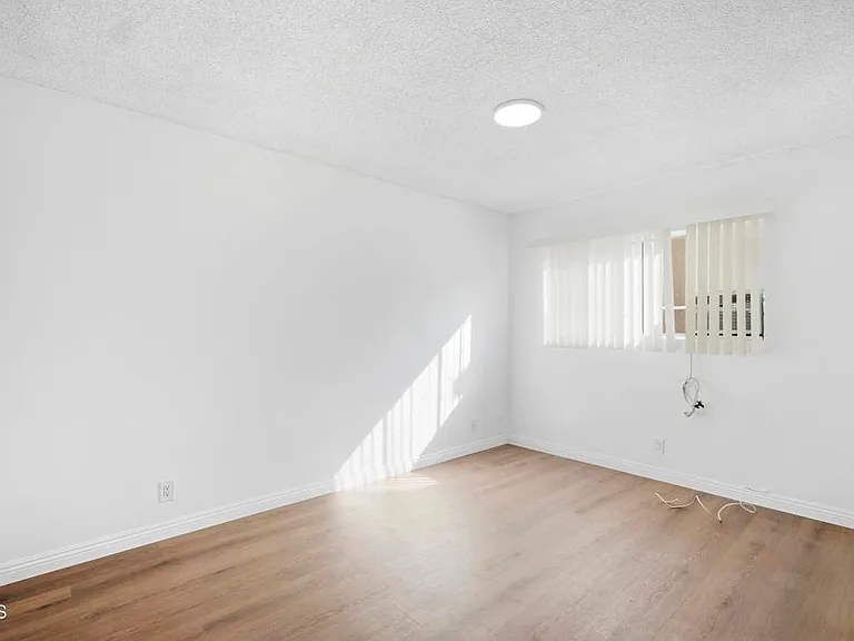 221 S Pine St #A — Photo 16
